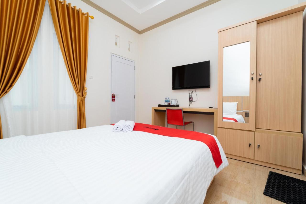 Hotel Reddoorz Near Griya Agung Palembang Talang Kelapa Esterno foto