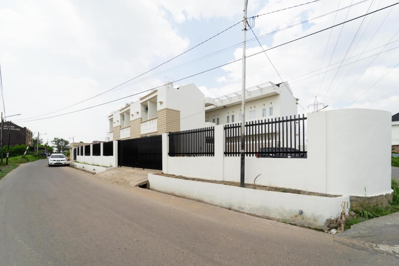 Hotel Reddoorz Near Griya Agung Palembang Talang Kelapa Esterno foto