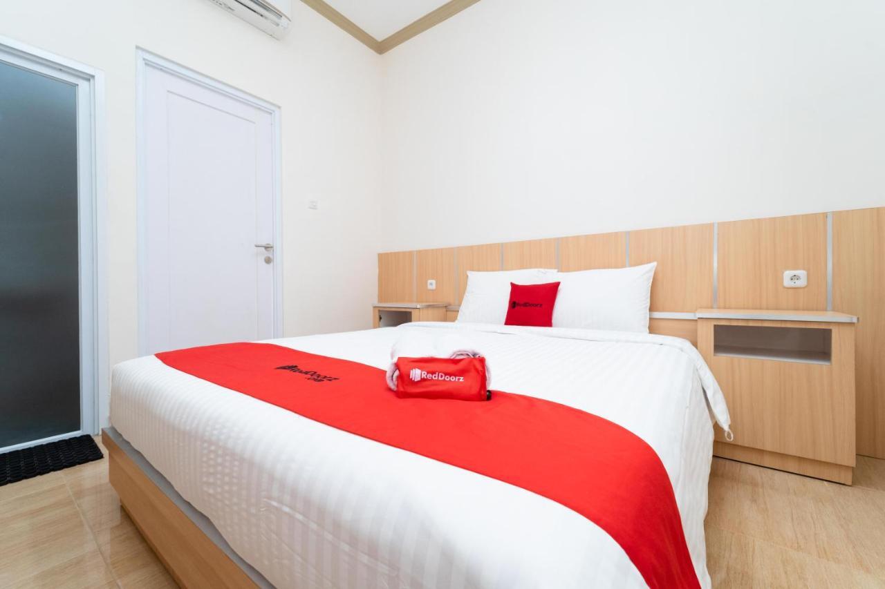 Hotel Reddoorz Near Griya Agung Palembang Talang Kelapa Esterno foto